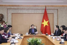 La délégation vietnamienne lors de la conversation téléphonique. Photo : VNA.