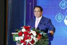 Le Premier ministre Pham Minh Chinh s’exprimant lors de la conférence de présentation du modèle réussi de transformation numérique aux niveaux ministériel et sectoriel des juridictions populaires. Photo : VNA.