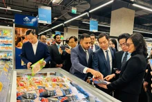 Plus de 300 produits vietnamiens ont été présentés dans le système de vente au détail de Lulu à Dubaï. Photo: baodautu.vn