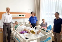 Une délégation de l'Association d'Amitié Vietnam - Pologne a rendu visite à deux citoyens polonais. Photo : Association d'Amitié Vietnam - Pologne.