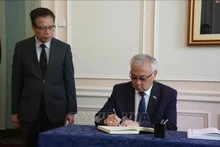 Des amis internationaux rendent un dernier hommage à l'ancien président Tran Duc Luong