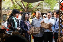 Dans le Nam Bô occidental à l'occasion du Têt traditionnel, outre le tourisme traditionnel, les touristes ont aussi beaucoup de choix de produits touristiques nouveaux et attrayants... Photo : NDEL.