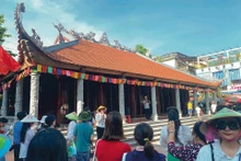 La maison communale de Hàng Tông attire de nombreux visiteurs. Photo : baoquocte.vn