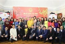 Les Vietnamiens se sont réunis à Londres pour fêter le Têt. Photo : VNA.