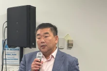 Un délégué s'exprime lors du séminaire aux États-Unis pour mettre en relation les entreprises vietnamiennes et américaines, ainsi que pour rechercher des opportunités de coopération dans les domaines de l'énergie, de la fabrication, des assurances et de la finance. Photo : VNA.