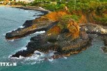 Falaise Da Dia se trouve dans la commune d'An Ninh Dong, district de Tuy An, province de Phu Yen. Photo : VNA. 