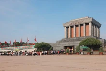 Le Mausolée de Ho Chi Minh accueille plus de 30.500 visiteurs à l'occasion de la Fête nationale. Photo : VNA.