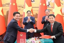 Lors de la cérémonie de signature du protocole d'accord de coopération entre le ministère vietnamien de l'Industrie et du Commerce et l'Administration d'État pour la régulation du marché (SAMR) de Chine. Photo : VNA.
