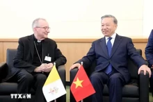 Le Secrétaire général du Parti et Président Tô Lâm (droite) et le Premier ministre du Vatican, Cardinal Pietro Parolin.
