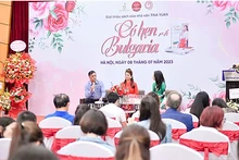 Cérémonie de lancement d'un livre sur le pays et la culture bulgares a eu lieu à Hanoi. Photo : NDEL.
