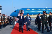 Le Premier ministre Pham Minh Chinh arrive à Vientiane, entamant sa visite au Laos. Photo : VNA. 