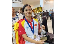Hông Nhung a décroché une médaille d'argent dans la catégorie U16 lors de la Coupe du monde d'échecs de la jeunesse 2022. Photo : Vietnamnet 