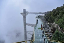 Le pont en verre à Lai Châu. Photo: baoquocte.vn 