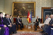 Le Président du Vietnam, Vo Van Thuong, (à gauche) rencontre le maire de Rome, Roberto Gualtieri. Photo : VNA.