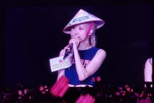 Blackpink porte le « nón lá » lorsqu'elle se produisait au Vietnam. Photo : thoidai.com.vn