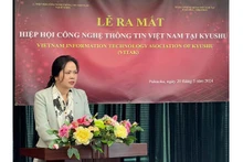 La présidente de l'Association VITAK, Ngô Thu Huyên,s'exprime lors de la cérémonie d'ouverture. Photo : baoquocte.vn