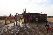 Les habitants d’Abyei sont très heureux d’avoir de l’eau potable. Photo : baoquocte.vn 