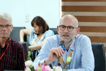 Le directeur de la Direction danoise de l’énergie, Kristoffer Böttzauw, s'exprime lors de la séance de travail. Photo: tapchicongthuong.vn