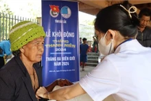 Des consultations médicales gratuites pour les habitants. Photo : VOV.