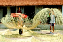 Le métier de tissage du carex de Kim Son. Photo : Centre d'information étrangère de la province de Ninh Binh.