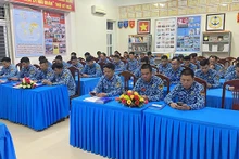 Des officiers et soldats de la Brigade 189 au concours en ligne de découverte des relations d’amitié Vietnam - Cuba. Photo : Vietnamnet