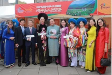 Les dirigeants du Ministère de la Culture, des Sports et du Tourisme et de la préfecture de Kanagawa lors du Festival de promotion touristique et culturelle du Vietnam à Kanagawa 2023. Photo : bvhttdl.gov.vn