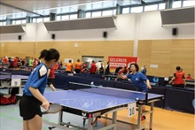 Les athlètes participent au « Tournoi d’amitié de tennis de table de Berlin ». Photo : VNA.
