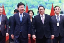 Le Président de l'Assemblée nationale sud-coréenne Kim Jin Pyo et le Premier ministre Pham Minh Chinh (droite). Photo: VNA