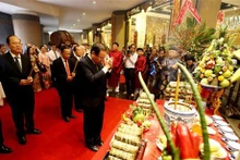 Cérémonie d'offrande de "banh tét" aux rois fondateurs Hùng à Hô Chi Minh-Ville. Photo : VNA.