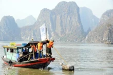 Lancement de la campagne de nettoyage post-tempête dans la baie d'Ha Long