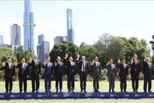 Les chefs de délégation et le secrétaire général de l'ASEAN assistent à une réunion restreinte du Sommet spécial pour fêter les 50 ans des relations ASEAN - Australie. Photo : VNA.