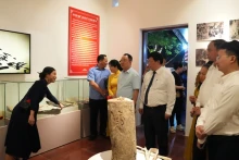 Les visiteurs lors de l'inauguration. Photo : nhandan.vn