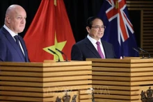 Le Premier ministre vietnamien Pham Minh Chinh (droite) et son homologue néo-zélandais Christopher Luxon. Photo: VNA