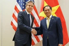 Le ministre vietnamien des Affaires étrangères Bùi Thanh Son (à droite) et le secrétaire d’Etat américain Antony Blinken. Photo : VNA.