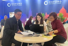 La délégation de la Maison d’édition politique nationale « Su thât » lors de Foire du livre de Francfort 2023. Photo : NDEL.