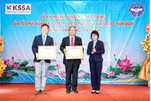 KSSA reçoit le certificat de mérite de l'Union des organisations d'amitié du Vietnam. Photo: thoidai.com.vn