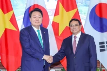 Le Premier ministre Pham Minh Chinh rencontre le Président sud-coréen Yoon Suk Yeol à l'occasion de sa visite d'État au Vietnam en juin 2023. Photo : VPG.