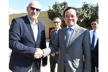 Le Vice-Premier ministre vietnamien, Trân Luu Quang (à droite), et le directeur des affaires étrangères et des relations gouvernementales, ancien conseiller politique du Président Shimon Peres, Nadav Tamir (à gauche). Photo : VGP.