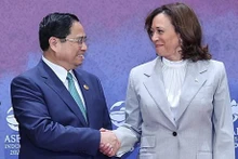 Le Premier ministre vietnamien, Pham Minh Chinh, rencontre à Jakarta la Vice-Présidente américaine Kamala Harris. Photo : VNA.