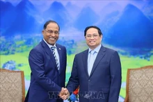Le Premier ministre vietnamien, Pham Minh Chinh (à droite), a reçu le 19 juillet à Hanoï le ministre malaisien des Affaires étrangères, le sénateur Zambry Abdul Kadir. Photo : VNA.