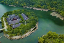 Une vue du complexe paysager de Tràng An à Ninh Binh. Photo : VNA 