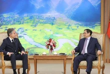 Le Premier ministre Pham Minh Chinh (à droite) et secrétaire d'État américain, Antony Blinken, en visite officielle au Vietnam. Photo : VNA.