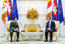 Phan Van Giang (gauche) et Hun Manet. Photo : VOV.