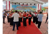 La fête du « Têt Xip xi » des Thái blancs. Photo : VOV.