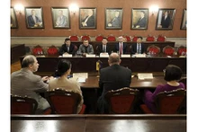La délégation de l'Ambassade du Vietnam en Slovaquie, conduite par son ambassadeur travaille le 16 novembre avec les autorités de la ville de Kosice. Photo: VNA