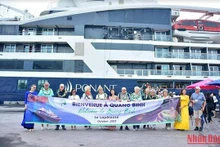 Quang Binh accueille pour la première fois un navire de croisière de luxe international. Photo: NDEL