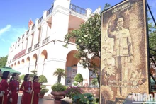 135 documents et images exposés dans cette exposition thématique illustrent l’amour profond du Président Hô Chi Minh pour le Sud et la profonde affection du peuple du Sud envers le Président. Photo : nhandan.vn