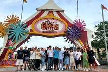 Des touristes à Binh Thuân. Photo: thoidai.com.vn