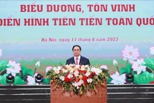 Le Premier ministre Pham Minh Chinh préside la conférence du Conseil central d'émulation et de récompense. Photo : VNA