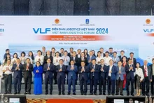 Le Premier ministre vietnamien Phạm Minh Chính et les délégués au Forum de la Logistique du Vietnam 2024. Photo : Portail d'information du Front de la Patrie de la province de Bà Ria-Vung Tàu.
